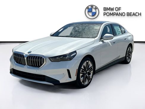 New 2026 BMW 530i RWD image 3