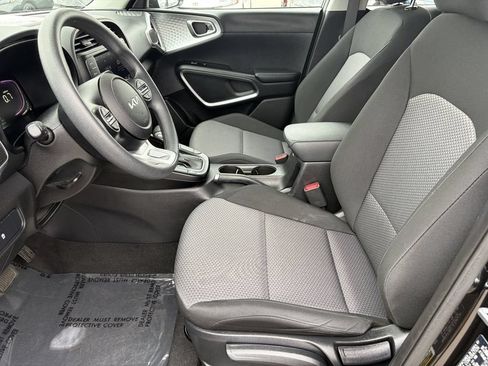 Used 2025 Kia Soul LX FWD image 22