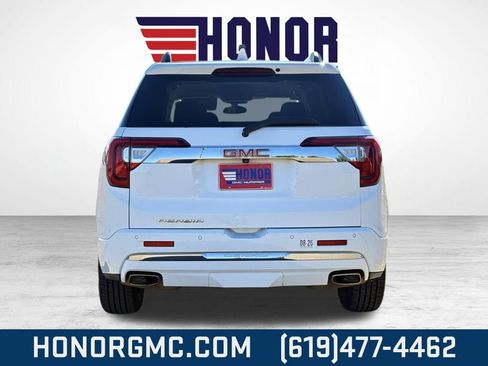 Used 2023 GMC Acadia Denali image 4