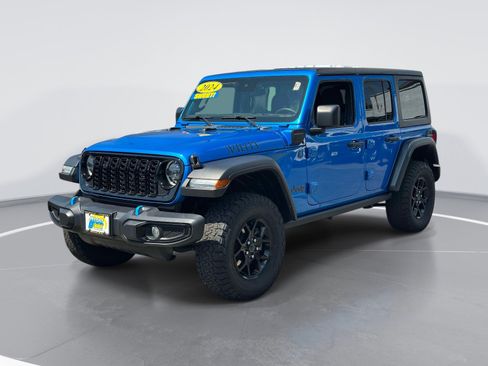 Used 2024 Jeep Wrangler Unlimited AWD/4WD image 3
