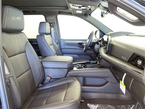 New 2026 Chevrolet Suburban High Country image 23