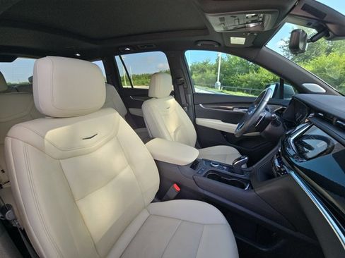 Used 2023 Cadillac XT6 Sport w/ Technology Package AWD/4WD image 22