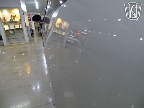 Used 2011 Cadillac Escalade ESV Premium image 38