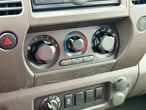 Used 2013 Nissan Xterra X AWD/4WD image 14