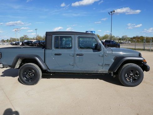 New 2026 Jeep Gladiator Sport AWD/4WD image 3