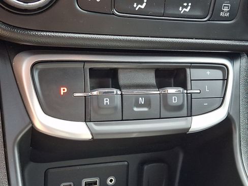 Used 2024 GMC Terrain SLE FWD image 15