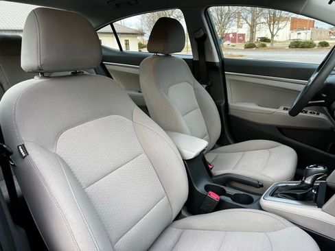 Used 2019 Hyundai Elantra SE image 26