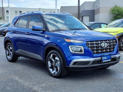 Used 2025 Hyundai Venue Limited FWD image 7