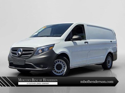 Used 2022 Mercedes-Benz Metris image 1