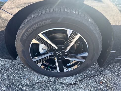 Certified 2025 Nissan Sentra SV w/ All-Weather Package image 9