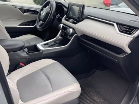 Used 2022 Toyota RAV4 XLE Premium AWD/4WD image 25