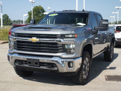 Used 2025 Chevrolet Silverado 2500 LT w/ All Star Edition AWD/4WD image 2
