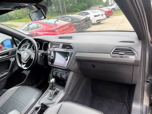 Used 2021 Volkswagen Tiguan SE R-Line image 9