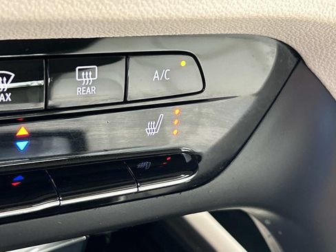 Used 2022 Buick Envision Essence w/ Technology Package I FWD image 37