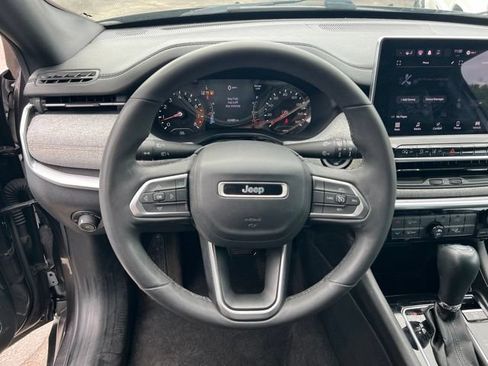Used 2023 Jeep Compass Latitude AWD/4WD image 16