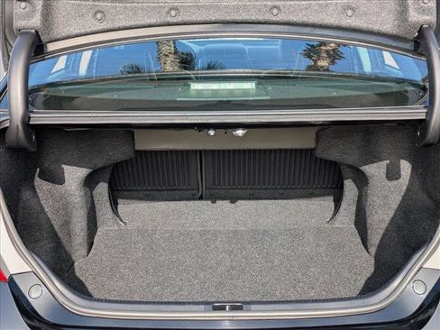 Used 2017 Toyota Camry XLE image 7