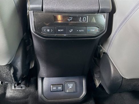 Used 2023 Toyota Highlander Bronze Edition image 28