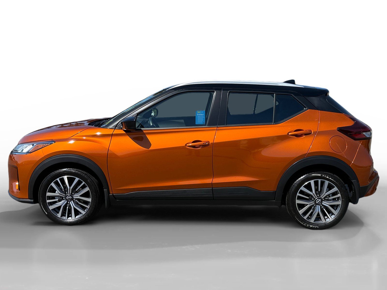 Used 2024 Nissan Kicks SV FWD image 2