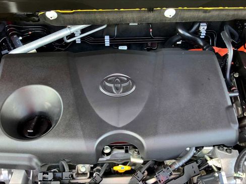 Used 2024 Toyota Venza Limited image 30