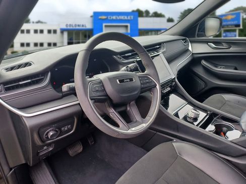 Used 2023 Jeep Grand Cherokee Altitude AWD/4WD image 8