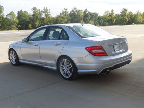 Used 2013 Mercedes-Benz C 250 Sport image 10