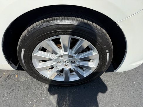 Used 2017 Toyota Sienna XLE AWD Van 3.5L 6-Cyl w/ XLE Navigation Package image 44
