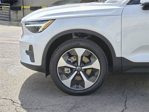 Certified 2025 Volvo XC40 B5 Core w/ Protection Package Premier image 12