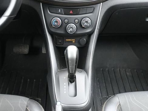 Used 2017 Chevrolet Trax LT w/ LT Convenience Package FWD image 22