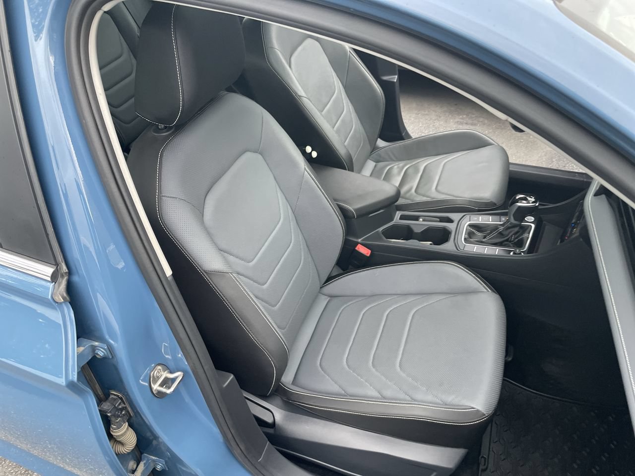 Used 2025 Volkswagen Jetta SEL FWD image 41