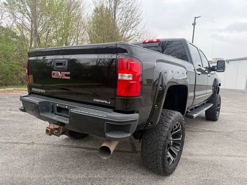 Used 2018 GMC Sierra 2500 Denali w/ Duramax Plus Package image 3