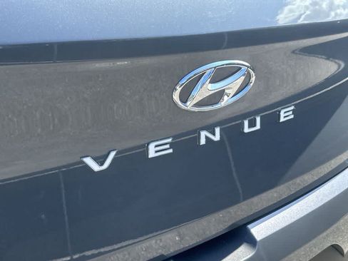 Used 2024 Hyundai Venue SEL FWD image 11