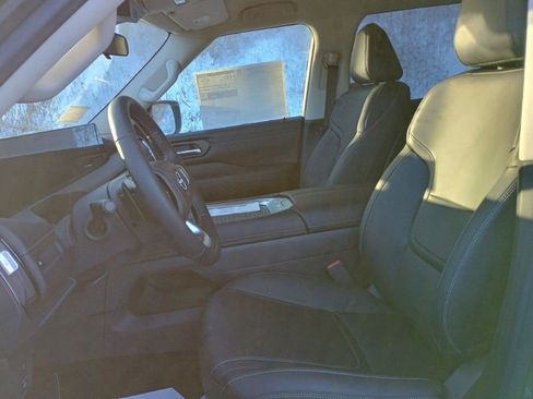 New 2025 Nissan Armada SV image 10