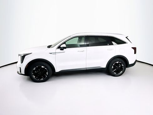 Used 2024 Kia Sorento S image 4