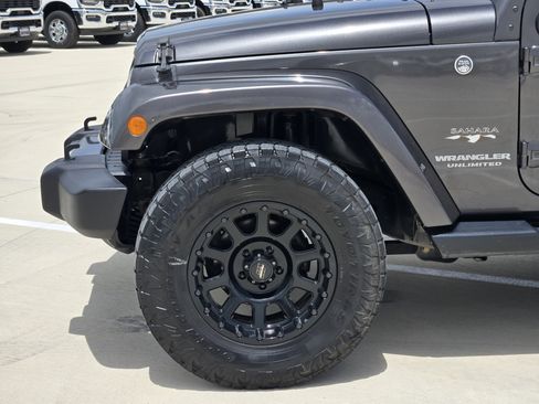 Used 2017 Jeep Wrangler Unlimited Sahara w/ Dual Top Group AWD/4WD image 9