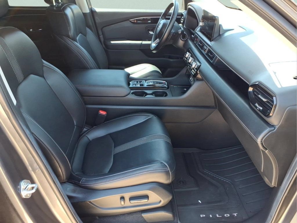 Used 2025 Honda Pilot EX-L image 13