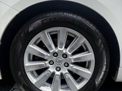 Used 2017 Toyota Sienna Limited Premium FWD image 15