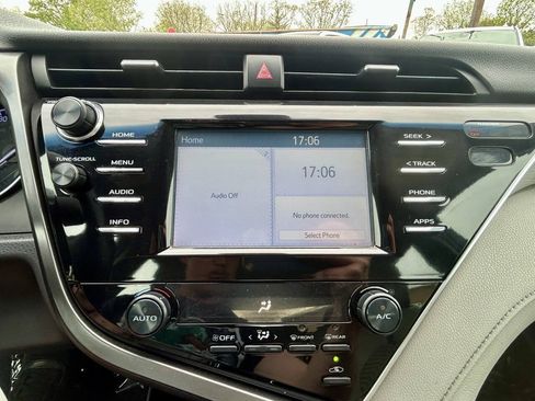 Used 2018 Toyota Camry SE FWD image 24