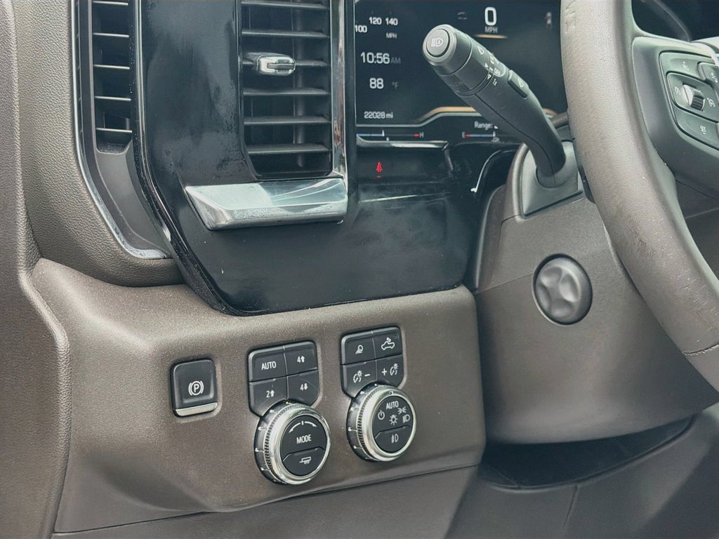 Used 2025 GMC Sierra 1500 SLT w/ SLT Premium Plus Package AWD/4WD image 10