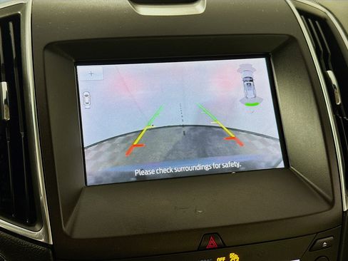 Used 2019 Ford Edge Titanium w/ Equipment Group 301A AWD/4WD image 3