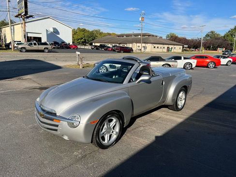 Used 2004 Chevrolet SSR w/ Preferred Equipment Group image 78