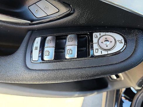 Used 2022 Mercedes-Benz GLC 300 image 10