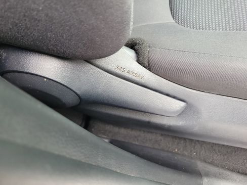 Used 2021 Toyota RAV4 LE image 9