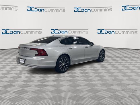 Used 2021 Volvo S90 T6 Momentum image 10