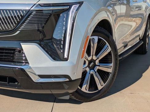 New 2025 Cadillac Escalade IQ Luxury 2 image 7