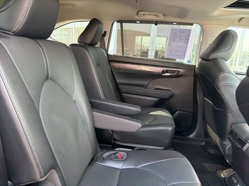 Used 2022 Toyota Highlander Limited image 31