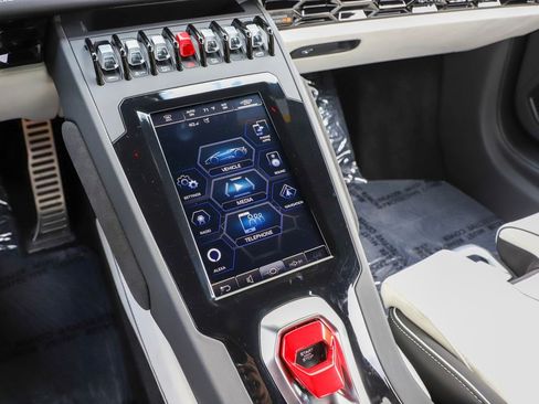 Used 2024 Lamborghini Huracan EVO image 28