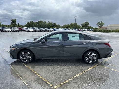 New 2025 Hyundai Elantra Limited image 13