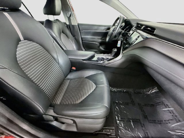 Certified 2020 Toyota Camry SE w/ Blackout Package FWD image 28