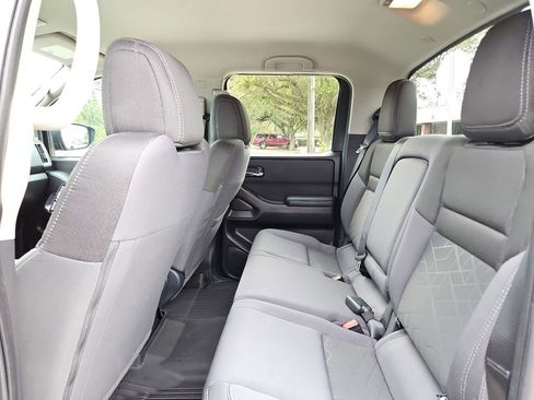 Used 2025 Nissan Frontier SV image 27