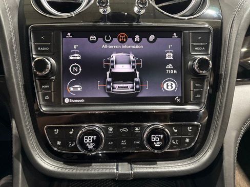 Used 2017 Bentley Bentayga AWD/4WD image 70